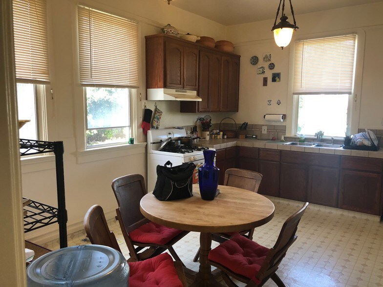 More Photos Of 1033 Magnolia St, Oakland Apartments For Sale