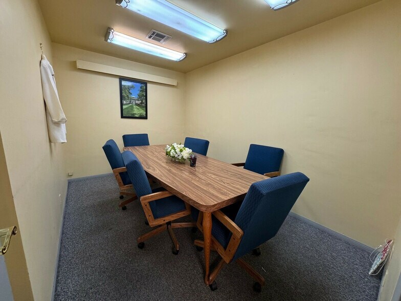 More Photos Of 7049 Owensmouth Ave, Canoga Park Medical For Sale
