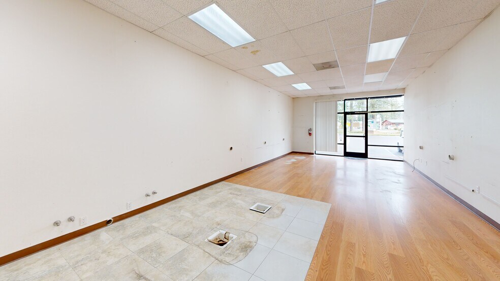 More Photos Of 5765 Commercial St SE, Salem Unknown For Lease