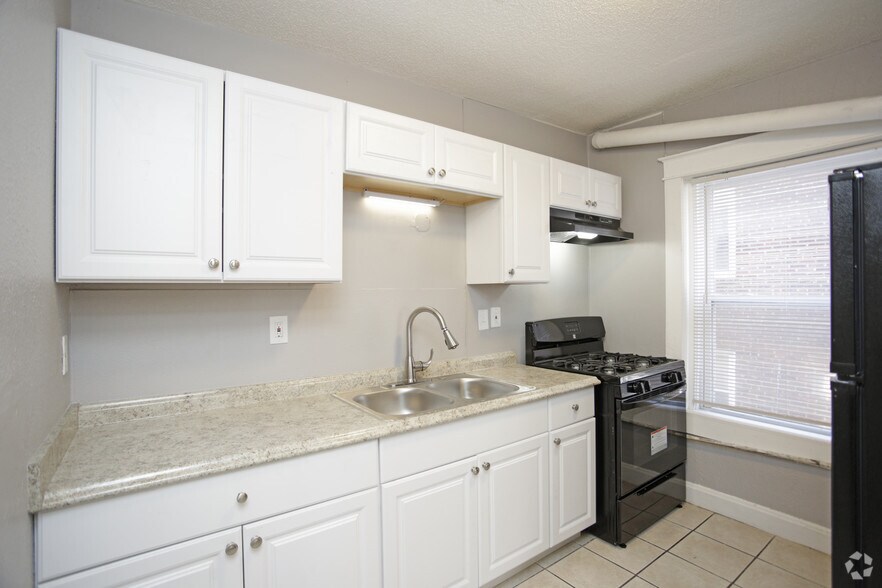 More Photos Of 135 N Lawn Ave, Kansas City Apartments For Sale