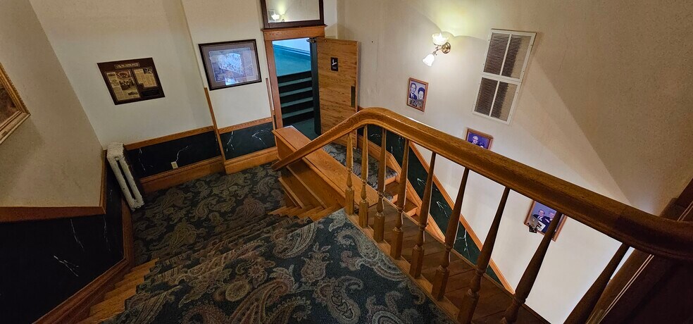 More Photos Of 102 Elkader St, Strawberry Point Hotel For Sale