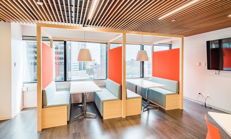 More Photos Of 300 S Riverside Plz, Chicago Office For Lease