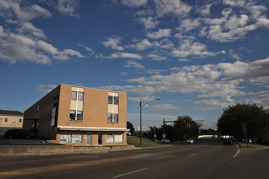 More Photos Of 616 N Limestone St, Springfield Loft Creative Space For Lease