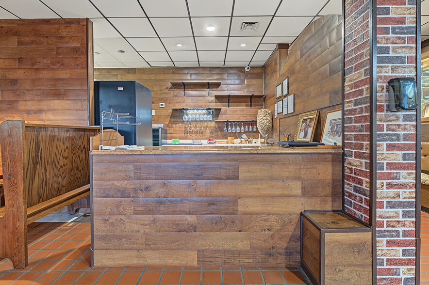 More Photos Of 1901 W Pioneer Pky, Arlington Restaurant For Sale