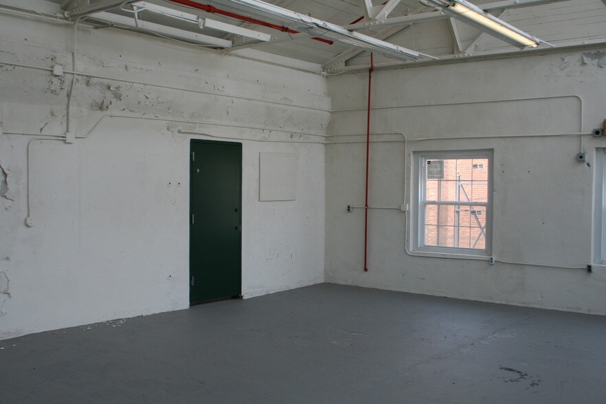 More Photos Of 210-211 Cottage St, Poughkeepsie Warehouse For Lease