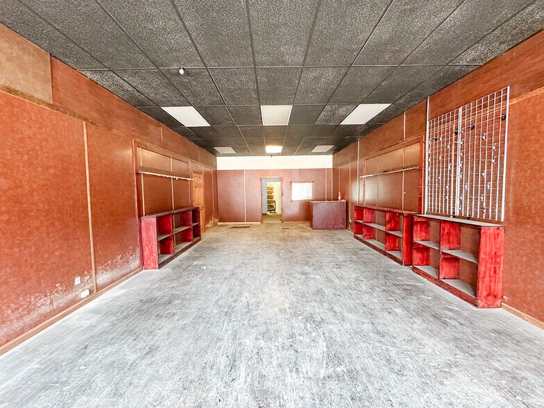 More Photos Of 2623 Shelby St, Indianapolis Restaurant For Lease