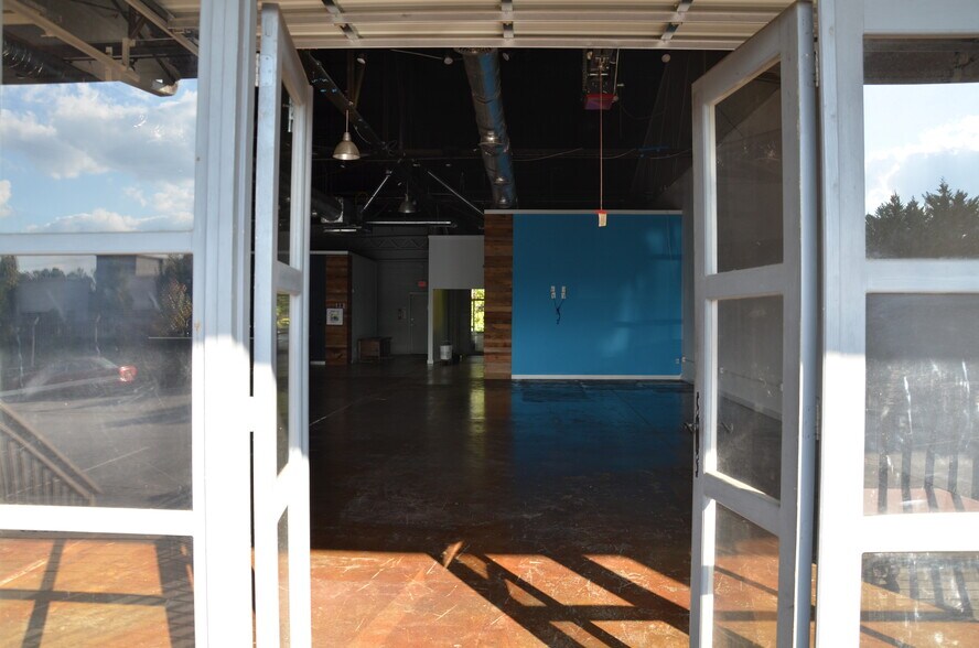 More Photos Of 996 Huff Rd NW, Atlanta Warehouse For Lease