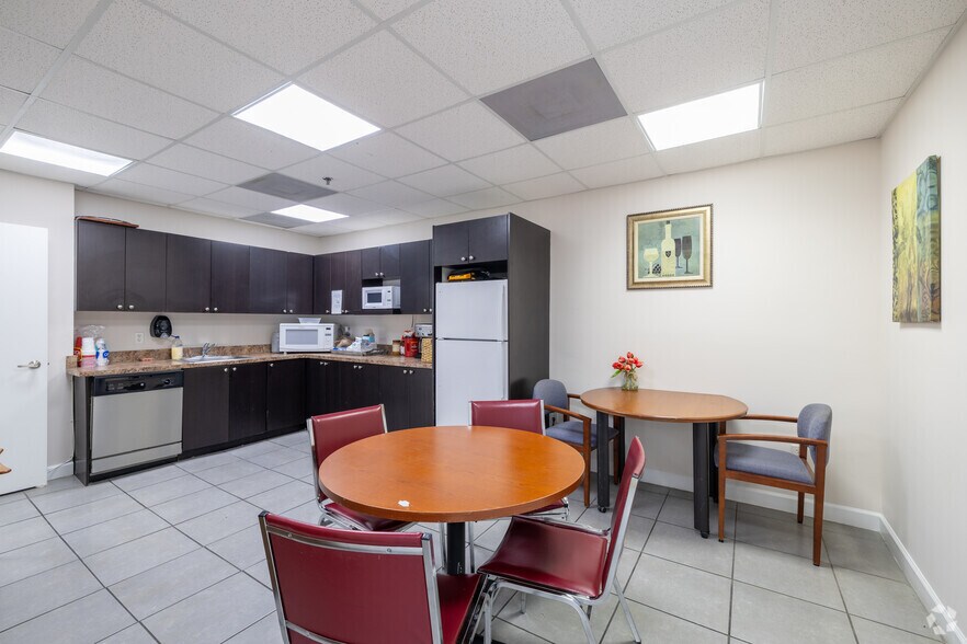 More Photos Of 12550 Biscayne Blvd, North Miami Medical For Sale