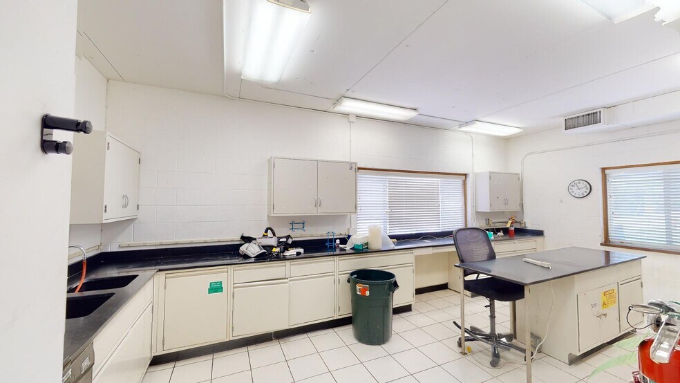 More Photos Of 2602 N Morgan St, Decatur Office For Sale