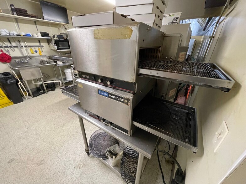 More Photos Of 208 W Arnold Ave, Arnold Restaurant For Sale