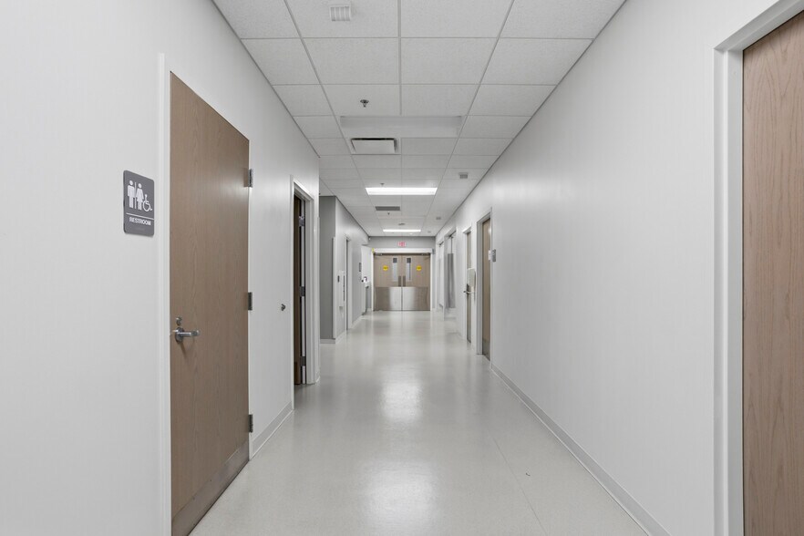 More Photos Of 160 Fountains Blvd, Madison Medical For Sale