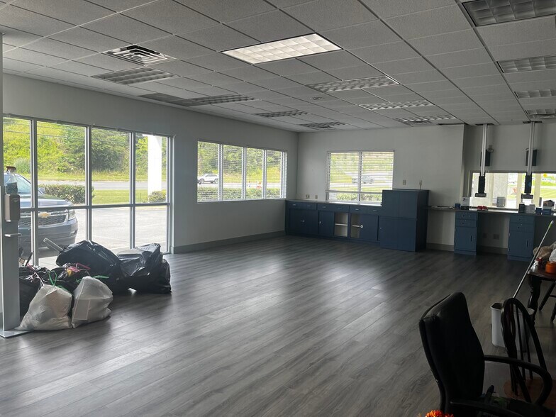 More Photos Of 199 Charlotte Hwy, Asheville Freestanding For Lease