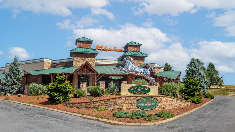 More Photos Of 107 Yearicks Blvd, Centre Hall Auto Dealership For Sale