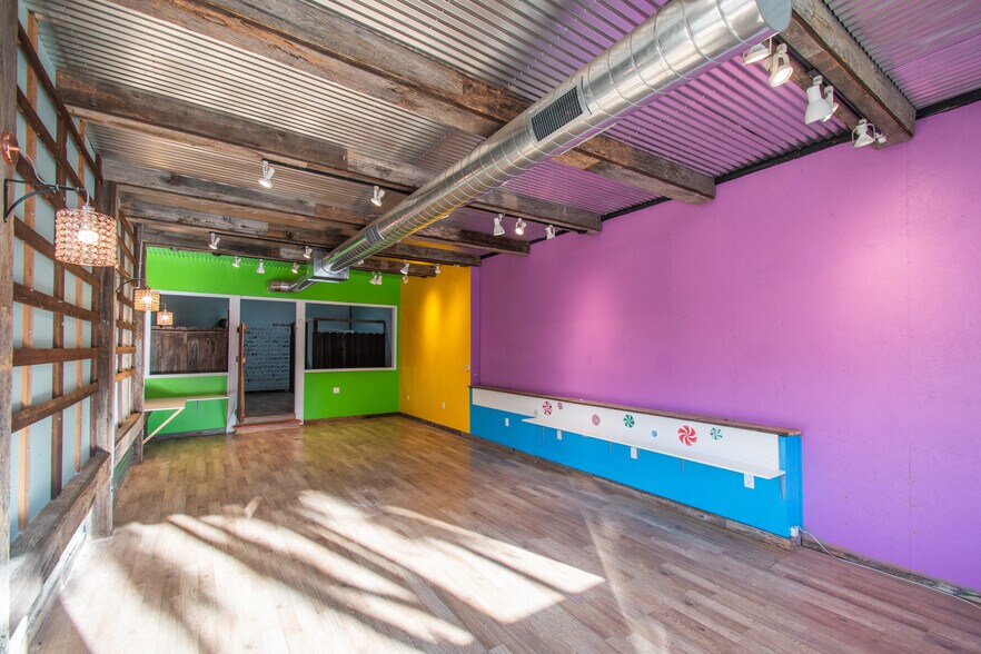 More Photos Of 707 Main St, Pleasanton Service Station For Sale