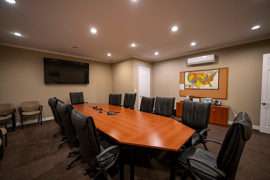 More Photos Of 4141 Katy Hockley Rd, Katy Warehouse For Lease