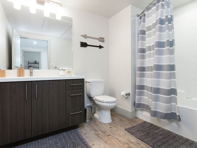 More Photos Of 1375-1411 Sycamore Ave, Hercules Unknown For Lease