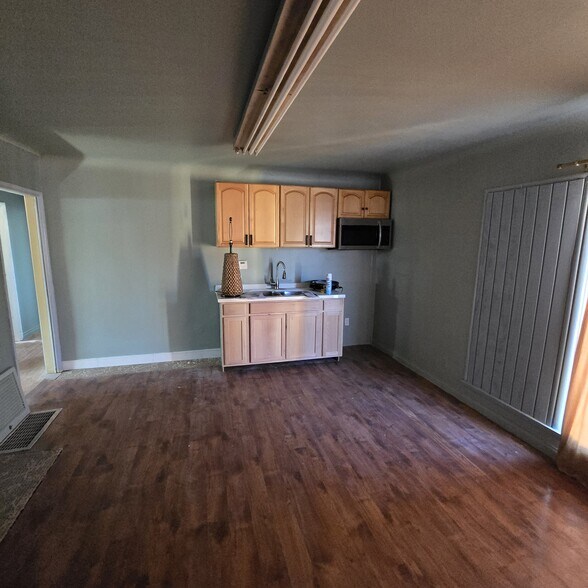 More Photos Of 15709 Bellflower Blvd, Bellflower General Retail For Sale