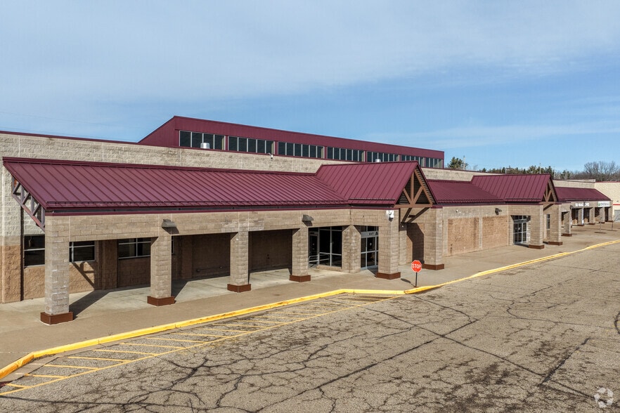 More Photos Of 400 W 9th St N, Ladysmith General Retail For Sale