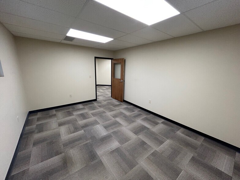 More Photos Of 101 Rathbone Rd, Marietta Flex For Sale