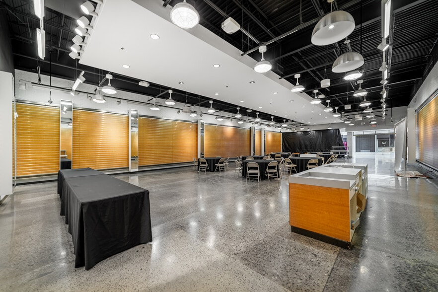 More Photos Of 2209 Richland Mall, Mansfield Storefront For Lease