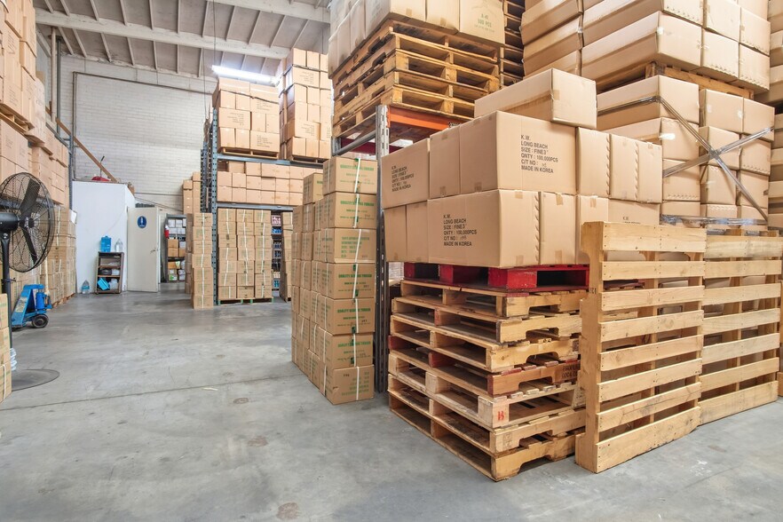 More Photos Of 140 W 21st St, Los Angeles Warehouse For Sale