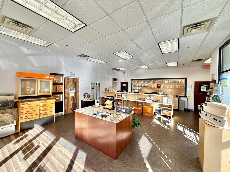 More Photos Of 20 Overland Industrial Blvd, Asheville Distribution For Sale