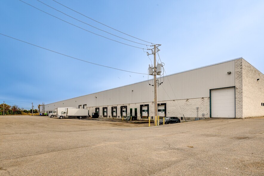 More Photos Of 155-245 Av Avro, Pointe-claire Warehouse For Lease