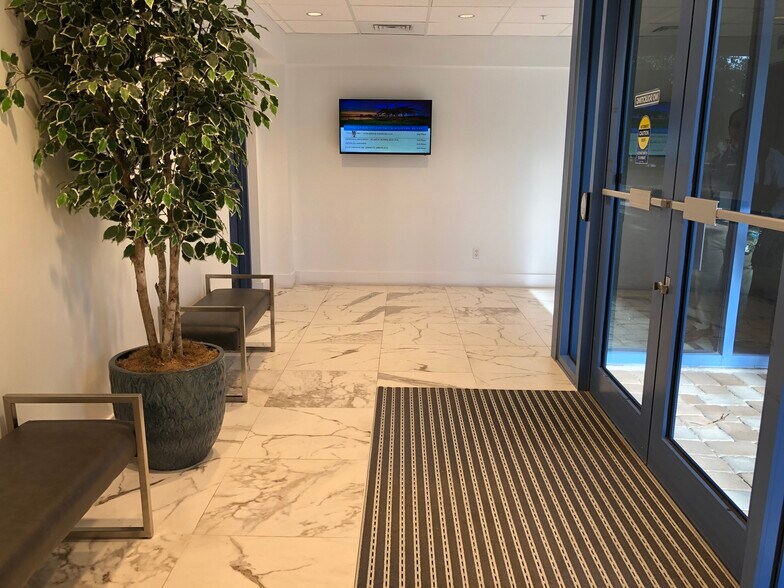 More Photos Of 2505 Metrocentre Blvd, West Palm Beach Medical For Lease