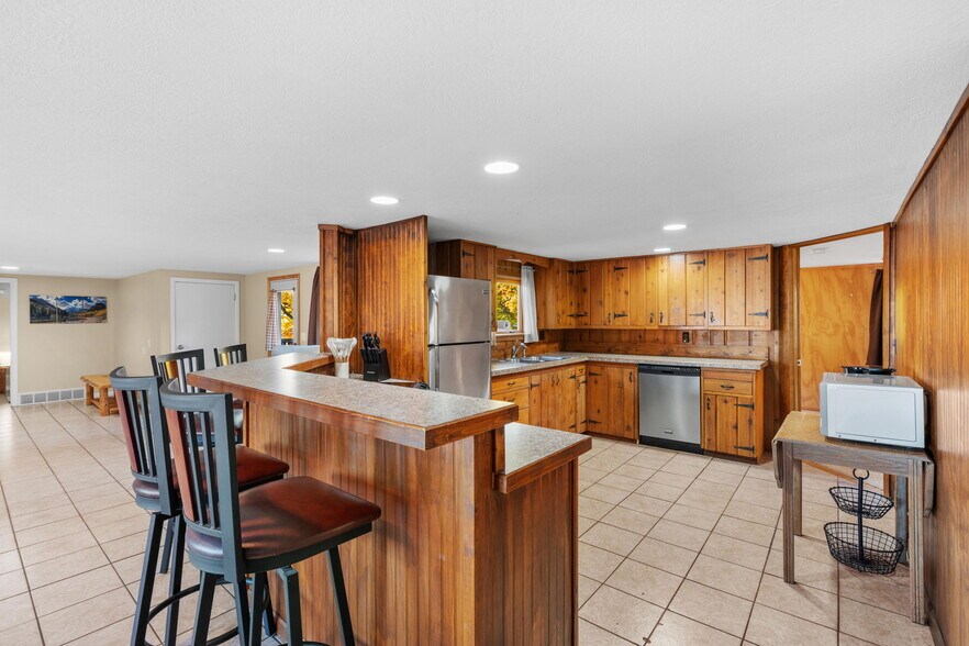 More Photos Of 12800 Cherry Ave, Rapid City Hotel For Sale