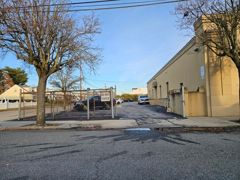 More Photos Of 166 E Jericho Tpke, Mineola Office For Lease