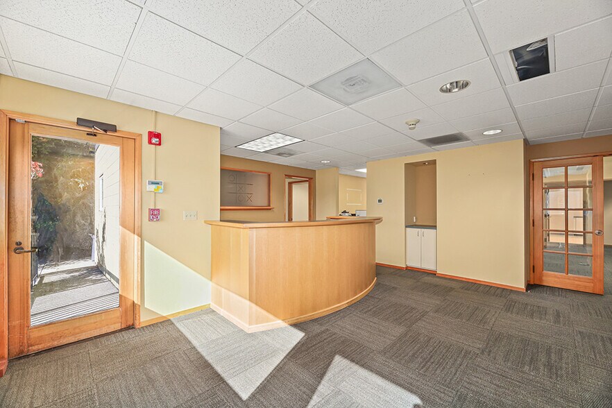 More Photos Of 1749-1751 Dexter Ave N, Seattle Medical For Lease