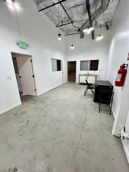 More Photos Of 3236 Union Pacific Ave, Los Angeles Warehouse For Lease