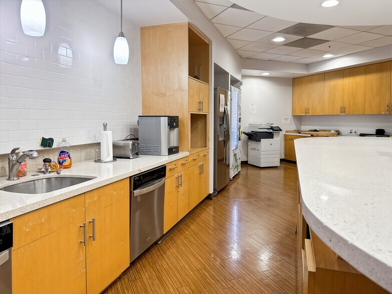 More Photos Of 6200 Stoneridge Mall Rd, Pleasanton Coworking Space