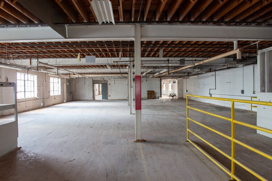 More Photos Of 1224 Mill St, Jasper Manufacturing For Lease