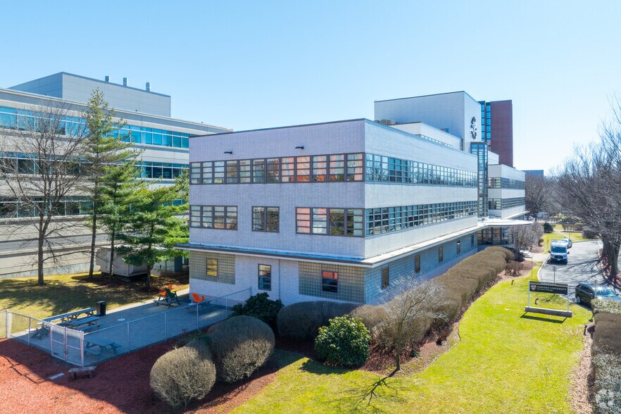 More Photos Of 784 Memorial Dr, Cambridge Office For Lease