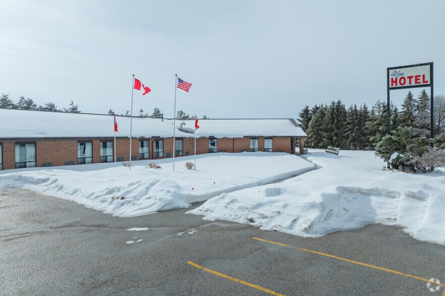 More Photos Of 112 King st, Palmerston Hotel For Sale