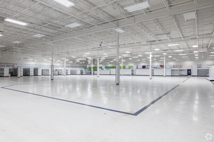 More Photos Of 3742 Innes Rd, Ottawa Unknown For Lease