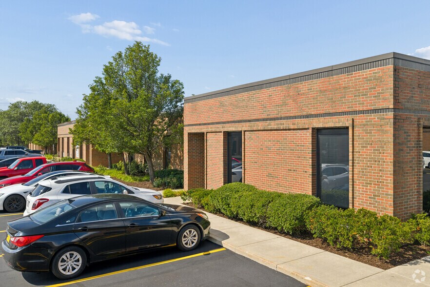 More Photos Of 1200-1258 Remington Rd, Schaumburg Light Distribution For Lease
