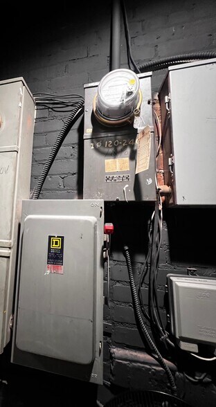 More Photos Of 3211 Beverly Blvd, Los Angeles General Retail For Sale