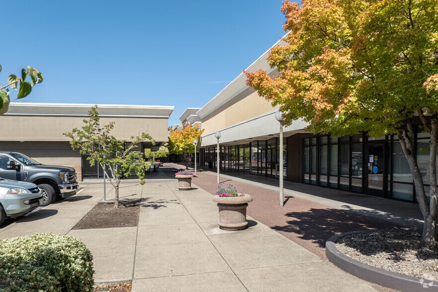 More Photos Of 1900-1926 SE McLoughlin Blvd, Oregon City Unknown For Lease