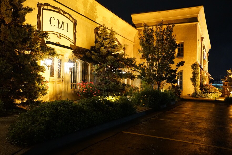 More Photos Of 6001 N 21st St, Ozark General Retail For Sale