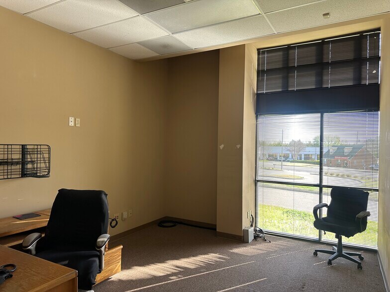 More Photos Of 1533 Bonnie Ln, Cordova General Retail For Lease