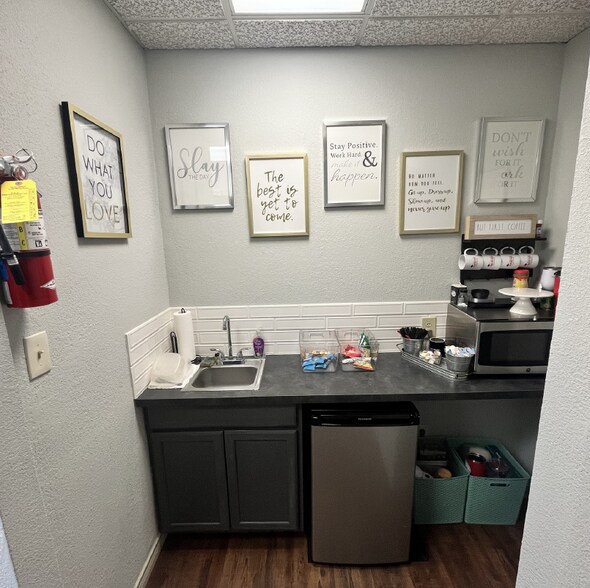 More Photos Of 9292 Huntington Sq, North Richland Hills Loft Creative Space For Lease