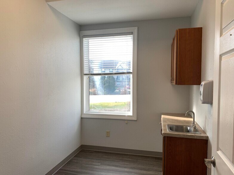 More Photos Of 2347 Silvernail Rd, Pewaukee General Retail For Lease