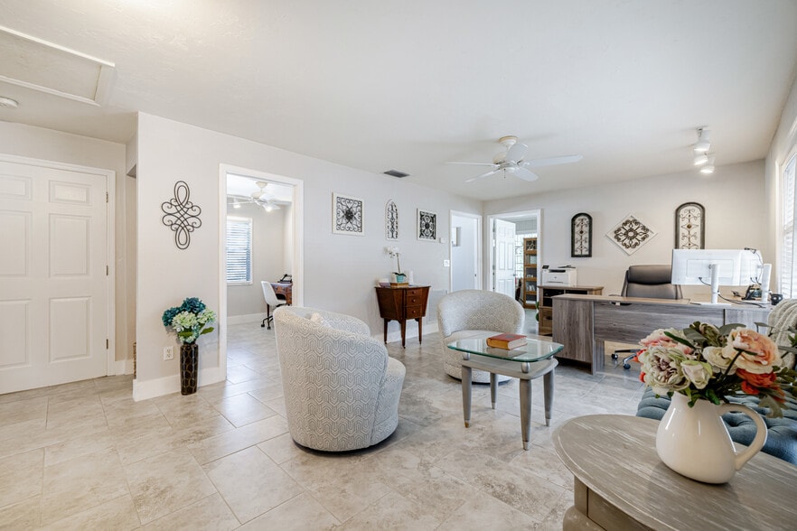 More Photos Of 164 Pondella Rd, North Fort Myers Office For Sale