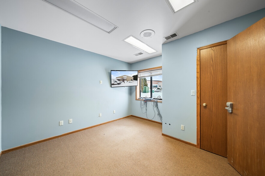 More Photos Of 600 Nathan Ln, Elkhorn Industrial For Lease