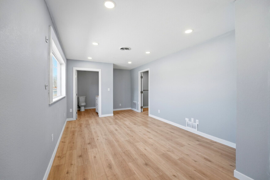 More Photos Of 2513-2515 E Willamette Ave, Colorado Springs Manufacturing For Lease