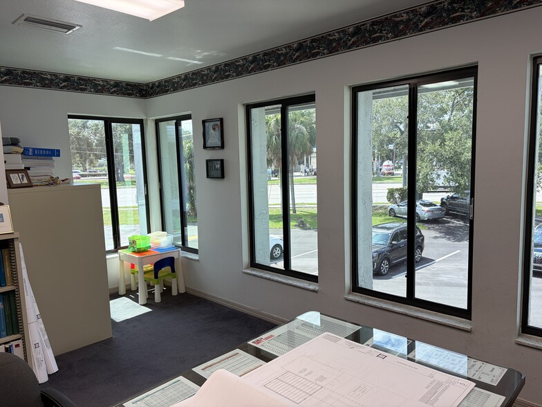 More Photos Of 1940-1964 E Edgewood Dr, Lakeland Office For Sale
