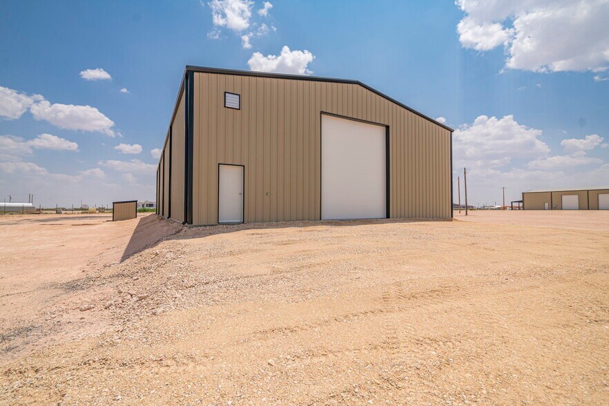 More Photos Of 14010 W Silver Fox Trl, Odessa Warehouse For Lease