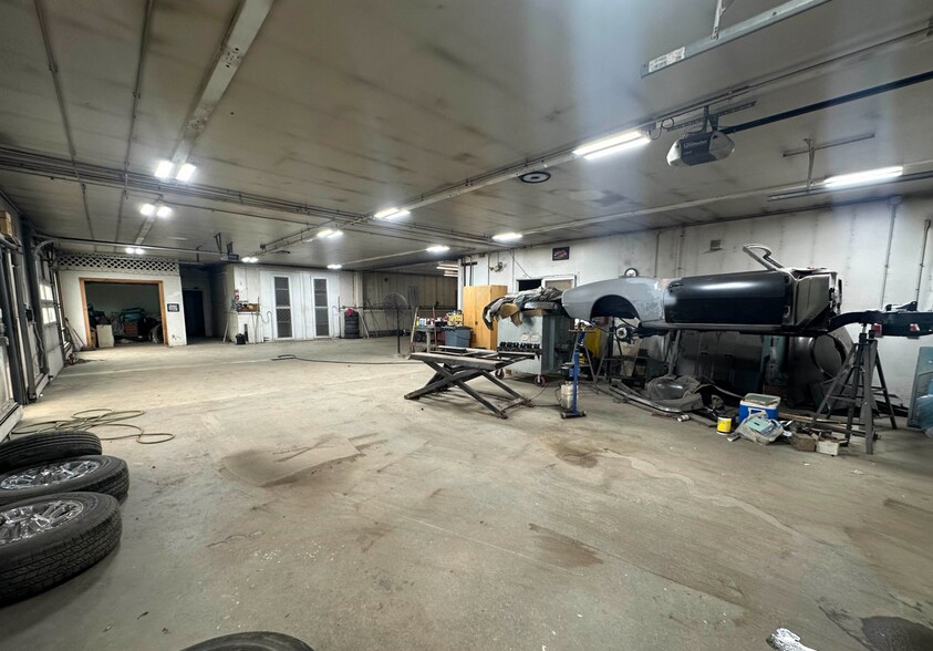 More Photos Of 808 Erskine Rd, Williamstown Auto Repair For Sale